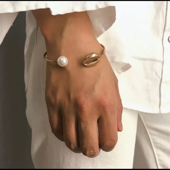 Gold Shell & Pearl Cuff Bracelet - Picture 2 of 3